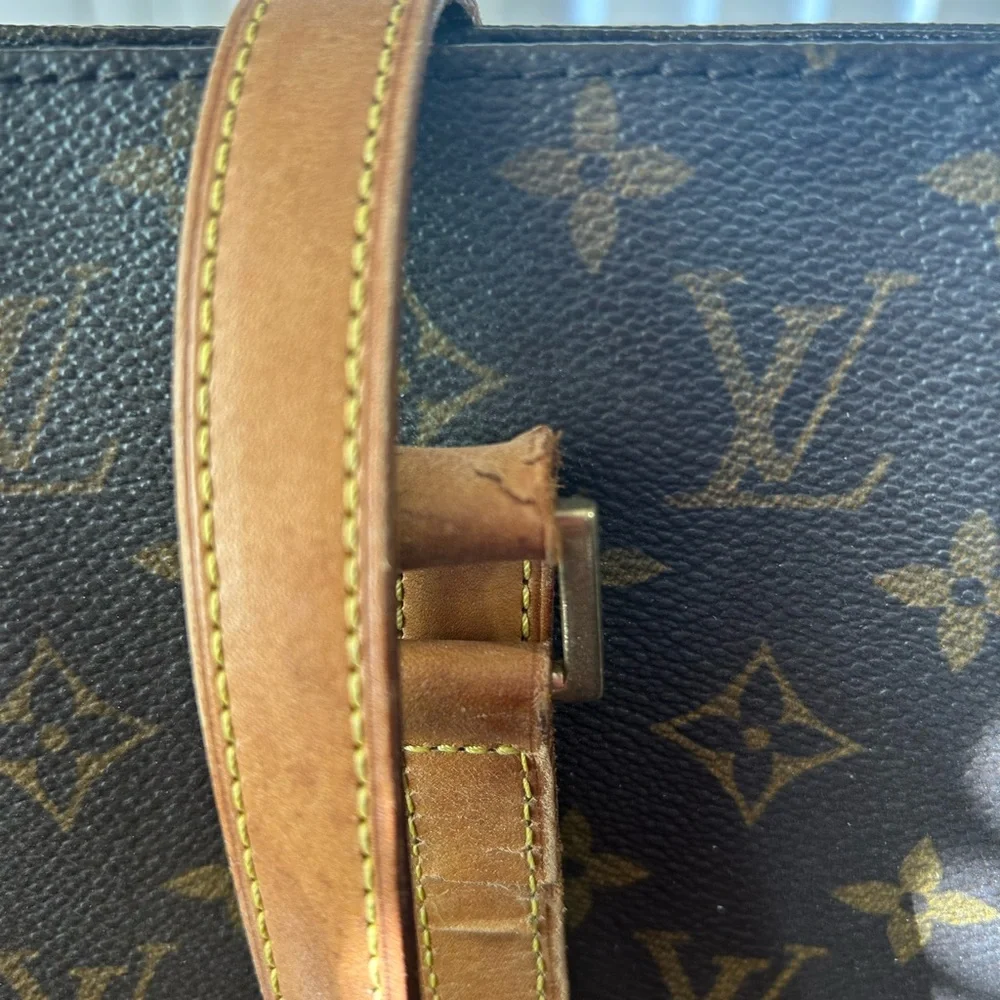Louis Vuitton - Picture 3 of 11
